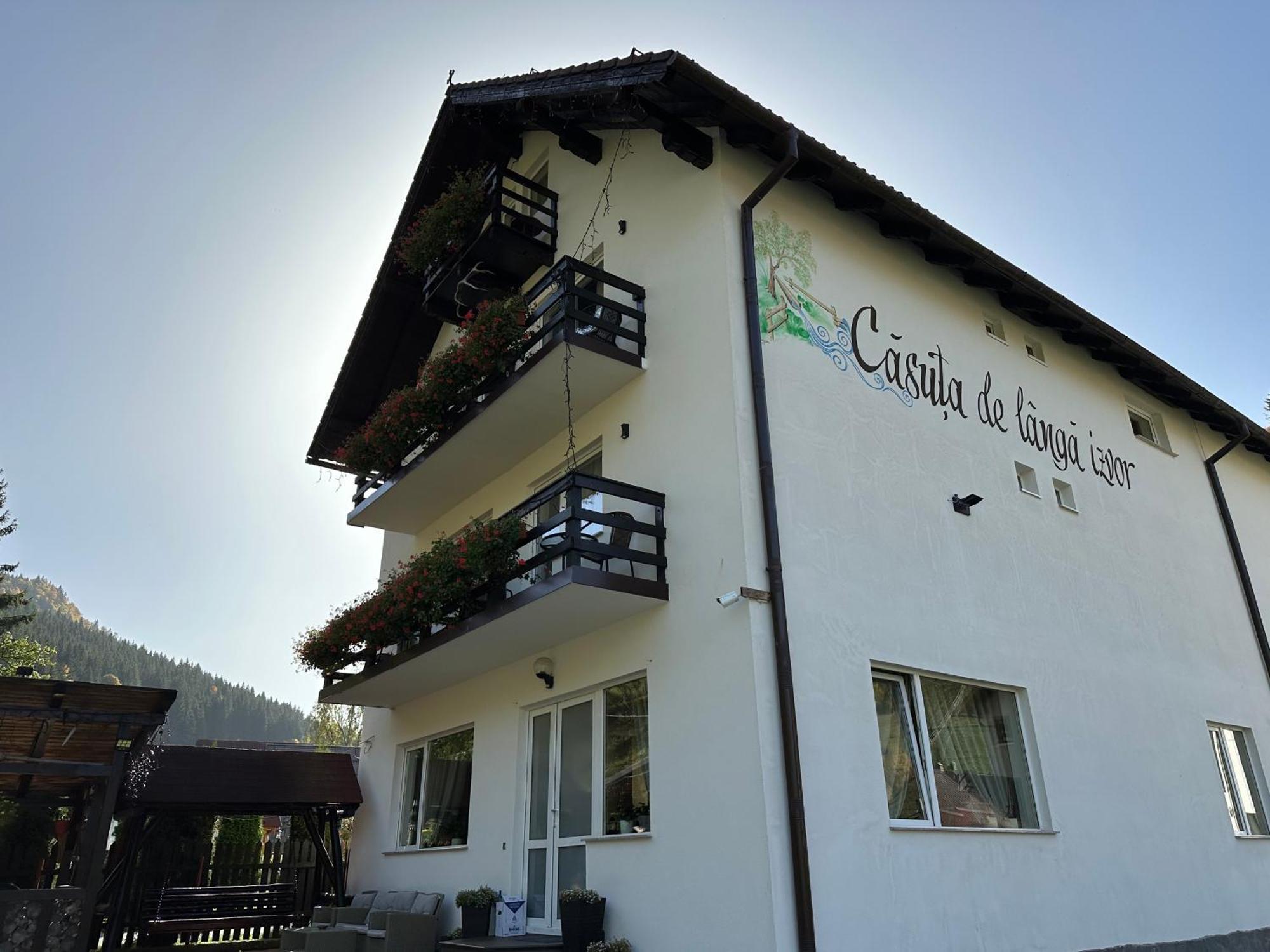 Casuta De Langa Izvor Hotell Moeciu De Sus Eksteriør bilde