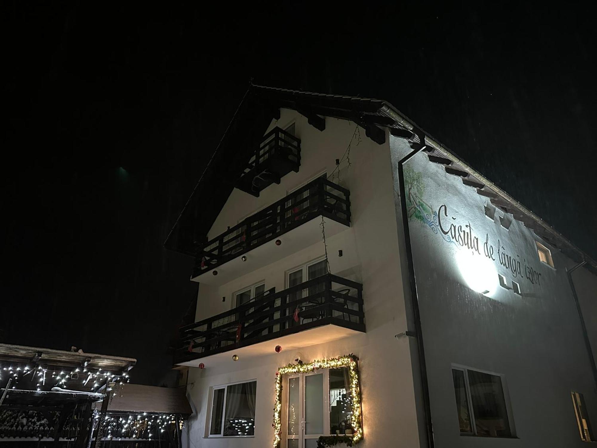 Casuta De Langa Izvor Hotell Moeciu De Sus Eksteriør bilde