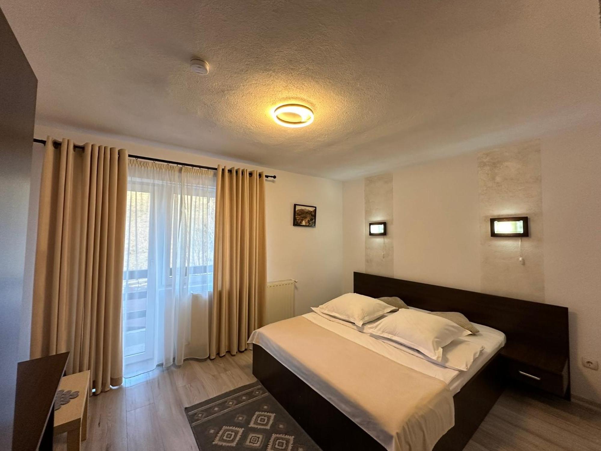 Casuta De Langa Izvor Hotell Moeciu De Sus Eksteriør bilde