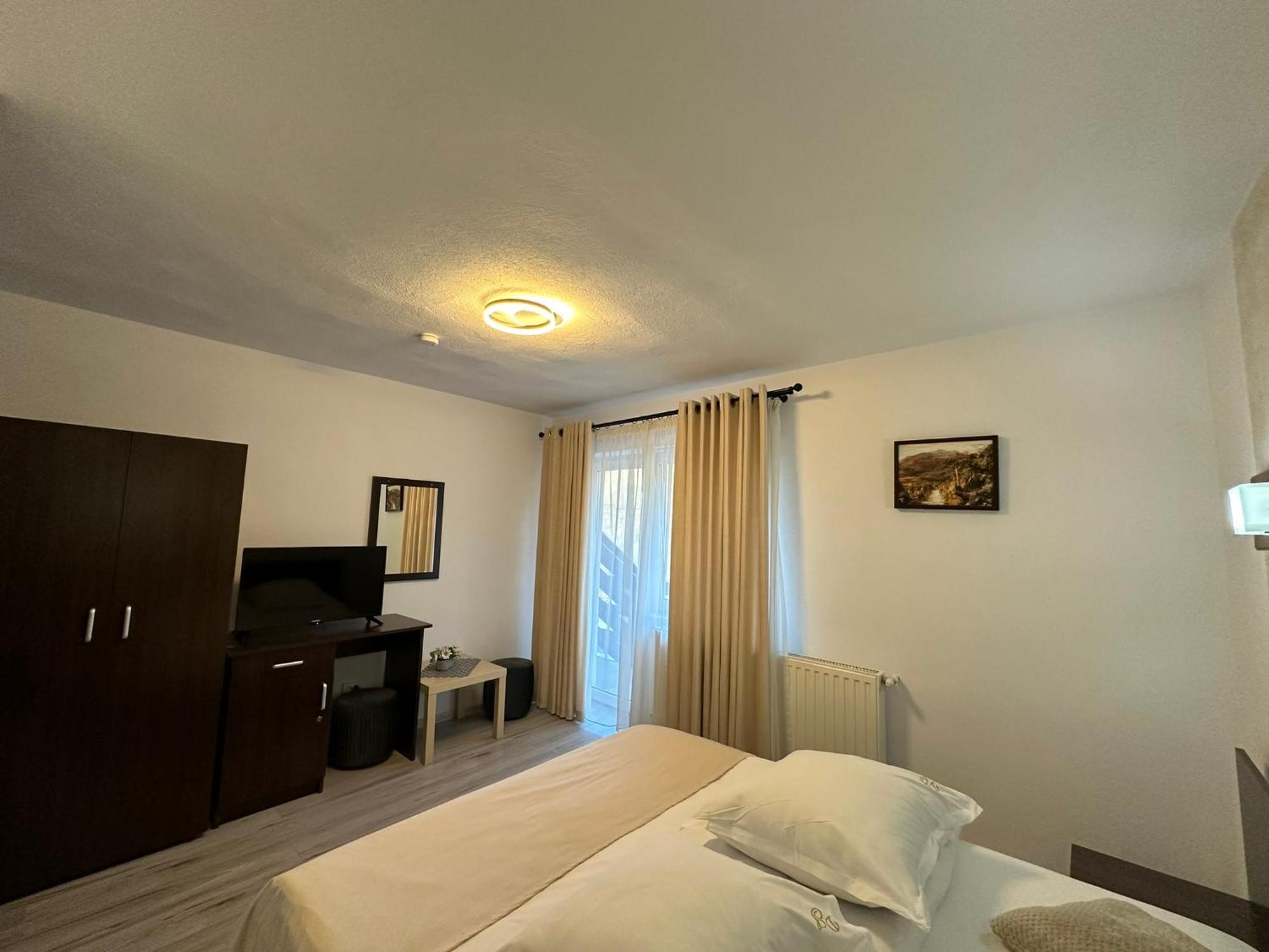 Casuta De Langa Izvor Hotell Moeciu De Sus Eksteriør bilde